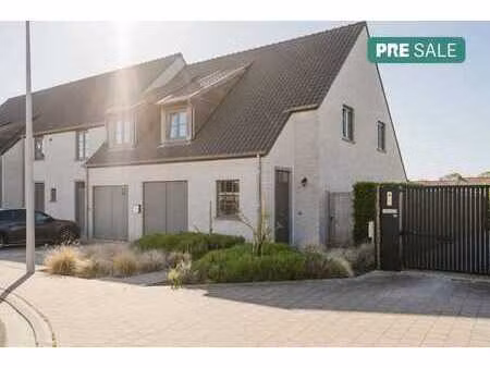 maison mitoyenne récente avec 3 chambres à rollegem