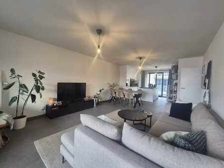 recent appartement met 2 slaapkamers in centrum wetteren.