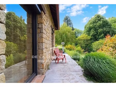 maison d'architecte des années 70 avec parc paysager  terrasses