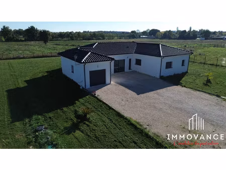 villa recente au calme avec grand terrain