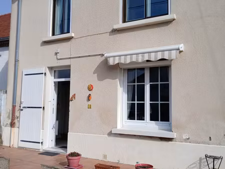 maison à étroussat (03140)