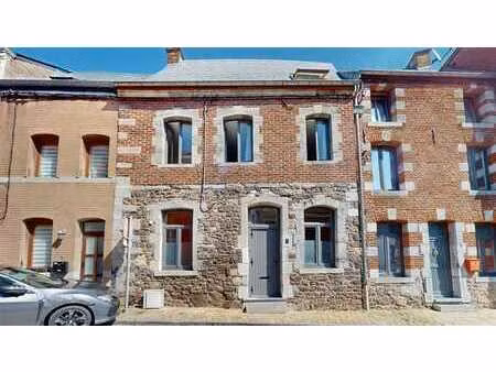 belle maison 2 chambres. peb c. terrasse. louée 680€/mois.