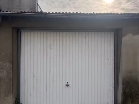 box / garage fermé gare de vaise