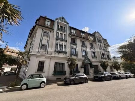 à la baule-les-pins  en coeur de ville  à seulement 400 mètre