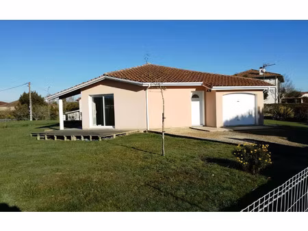 location maison  m² t-4 à barcelonne-du-gers  930 €