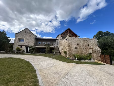 ancien corps de ferme rénové - 130 m2 - pradinas