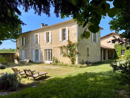 demeure familiale composée de trois maisons