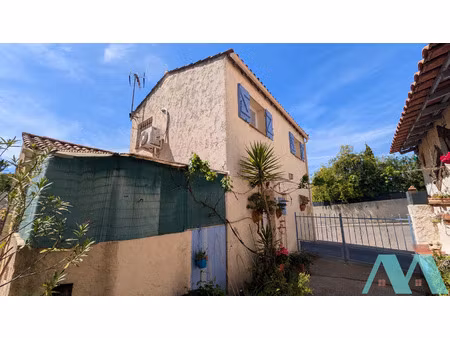 maison de village t3 de 52m2 avec courette