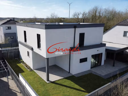 secteur soultz dans un quartier residentiel - maison contemp