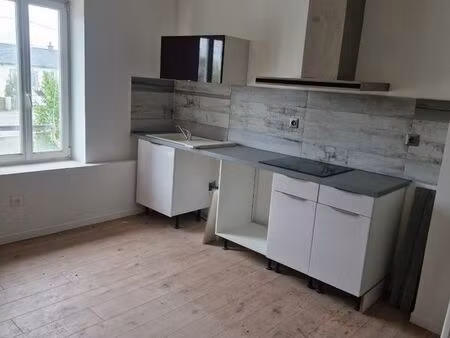 belle maison non meublée et équipée (cuisine) à louer – 3 chambres avec balcon et cave – s