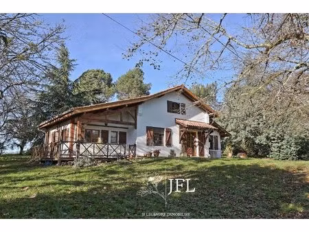 a ousse-suzan airial avec maison  appartement  granges et piscine