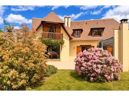 maison de 7 pièces de 217.5 m² à guichainville