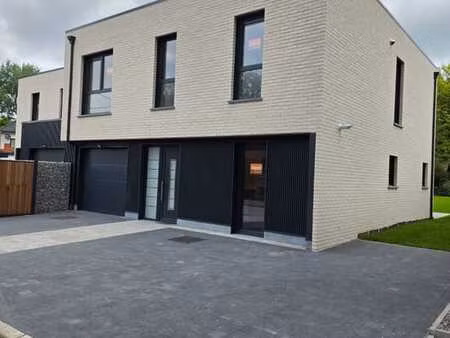 a vendre à marcinelle bruyère   villa 3 façades neuve