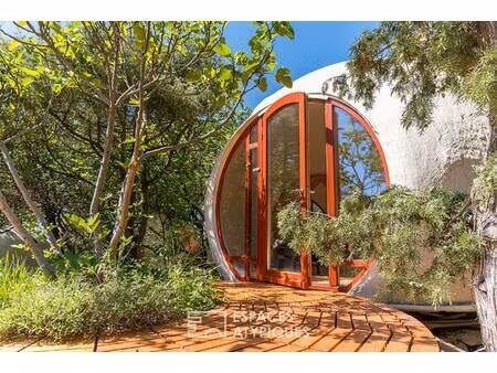 maison-bulle iconique et son jardin ressourçant de 5 000 m² en sud drôme
