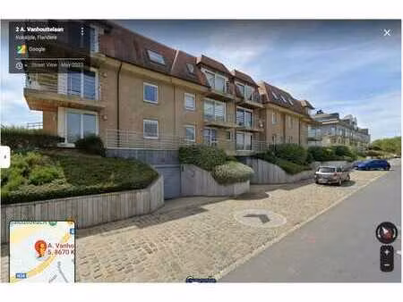 st idesbald  à proximité du kyc  garage fermé
