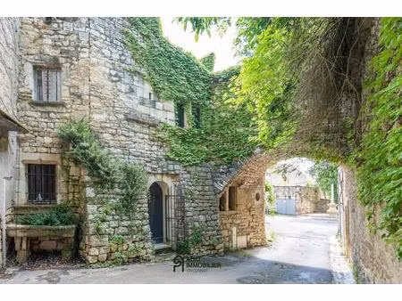 ancien corps de château au charme authentique  à deux pas d’uzès