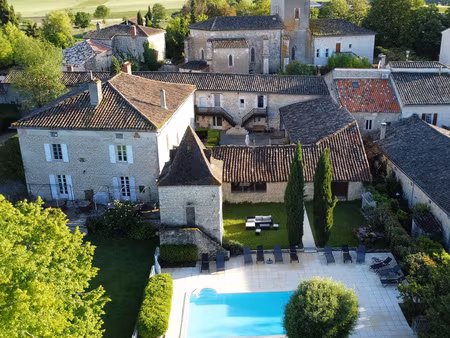 domaine touristique clefs en main dans le triangle d'or
