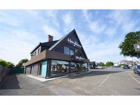 top gelegen baanwinkel met parking naast ixina en torfs  ...