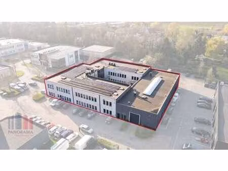 1 773 m² de bureaux avec 455 m² d'entrepôt à louer  visib...