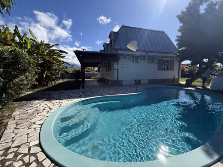 a louer très belle maison à bras-panon de 174 m2 avec piscin