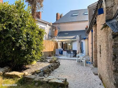 maison 7 pièces 180 m²