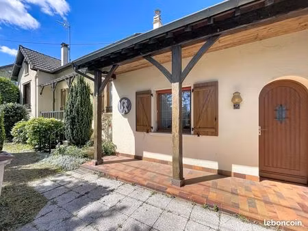 maison 5 pièces 251 m²