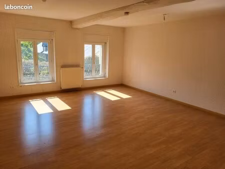 appartement f3 au 1er étage avec place de stationnement à gien