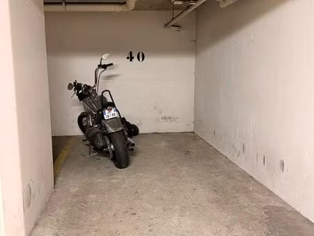 location parking moto levallois