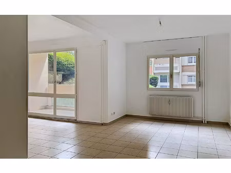 location appartement  90.3 m² t-4 à le creusot  790 €