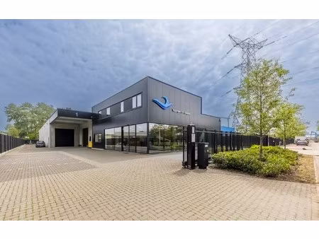 te huur: recent en hoogwaardig afgewerkt bedrijfs-/kantoorgebouw met showroom  magazijn en