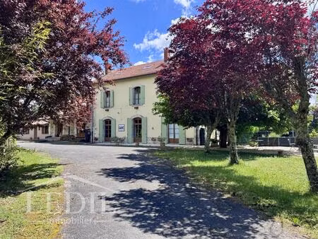 gare réhabilitée avec gites et chambres d'hotes