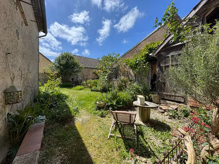 maison de famille d'environ 140m2 dans le bourg de les etilleux