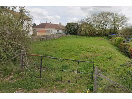 terrain constructible 933m²