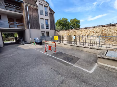 lot de 11 caves et 2 parkings extérieurs loués à fontenay-tr