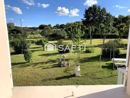 a barbaste propriété au calme avec dépendance de 50 m²  piscine et terrasse couverte