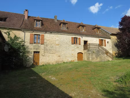 maison ancienne (xviiiè siècle) (en pierres)  en cour fermée