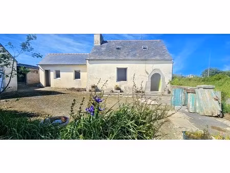 exclusivité - charmante maison à rénover à prat - 2 chambres