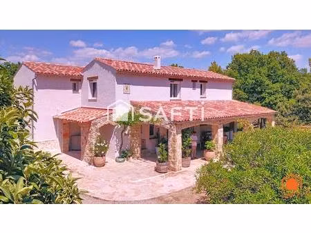 propriété d'exception de 190m² sur 14020m² de terrain clos