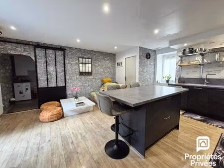 collonges (01550) - maison de village rénovée 4 pièces de 93 m² avec loggia et parking pri