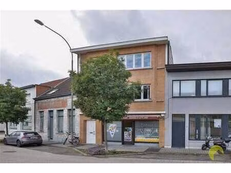 handelswoning met woonst en parking voor de deur!