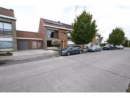 ruime woning nabij centrum kachtem