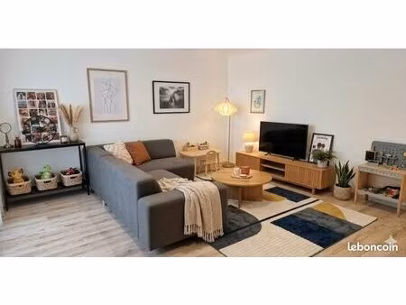 maison de ville t4 – 3 chambres – terrasse privative – petit garage – disponible début jui