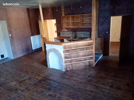 location appartement 50m2 dans maison de village