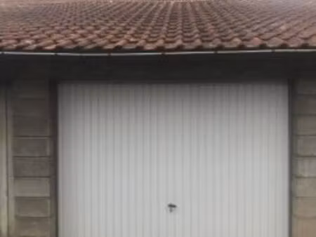 parking/box 15 m² yzeure