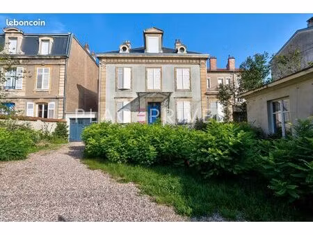 propriété 9 pièces 203 m²