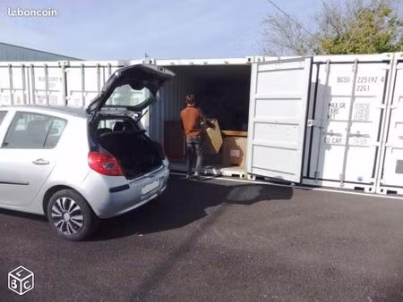 a louer  box de stockage ( garde meubles  garages)