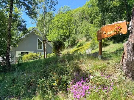 propriété composée d'une maison principale et un gîte pour 8 pièces et 176 m² à...