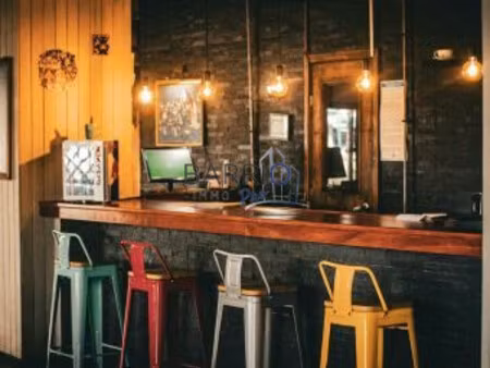 bar de village unique dans les albères