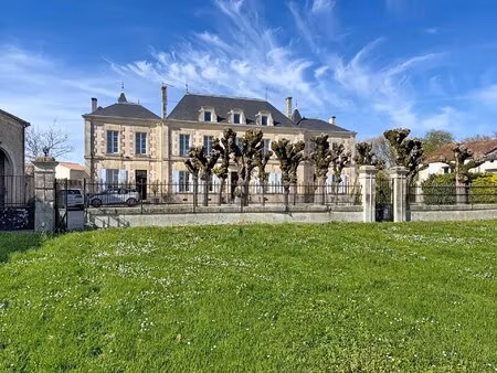 logis moderne avec piscine - proche de saintes