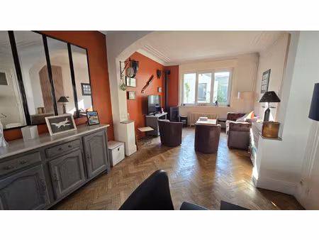 réf 3992 - hyper centre ville  maison beaux volumes en parfa